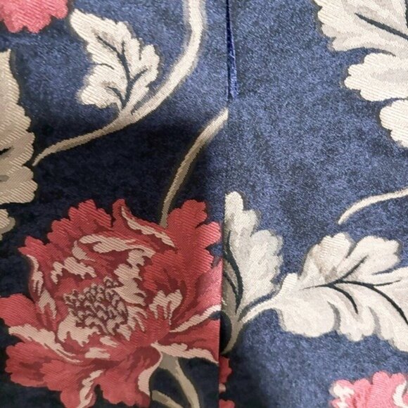 Ann Taylor Women’s Floral Jacquard Petite Pencil Skirt - Size 2P - Picture 12 of 14